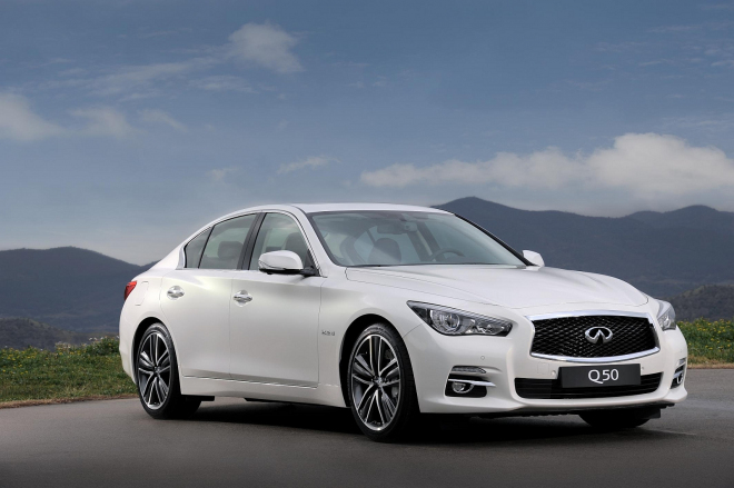 Infiniti Q50 2013: venku jsou nové fotky i všechny české ceny