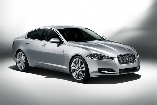 Jaguar XF 2011: facelift ve znamení útoku