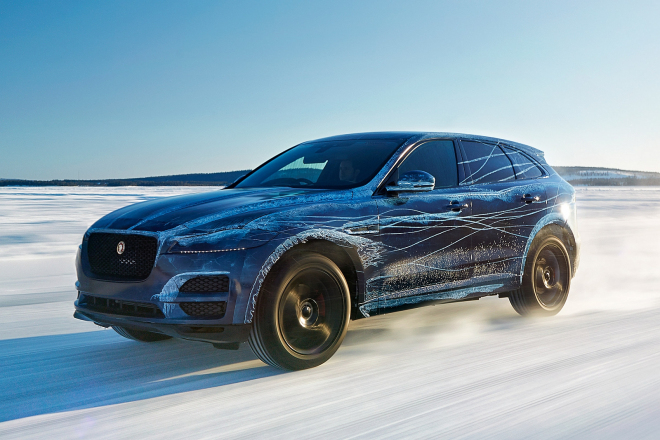 Jaguar F-Pace se odhaluje na záběrech z testů, zvládl chlad Švédska i žár Dubaje