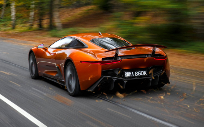 Jaguar C-X75 padoucha z poslední bondovky na nových fotkách, sekne mu to