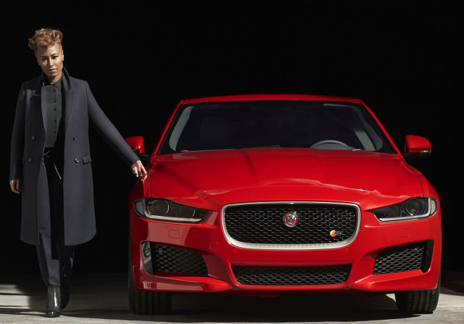 Jaguar XE S na první oficiální fotce, pod kapotou zřejmě zadupe 380 koní