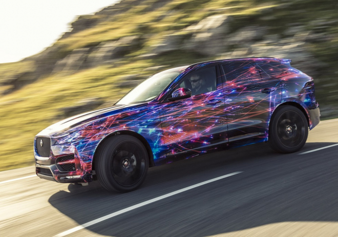 Jaguar F-Pace má okouzlit jízdními vlastnostmi, díky technice F-Type