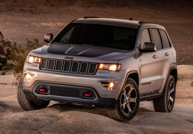 Jeep Grand Cherokee Trailhawk: unikly první fotky, na V8 Hellcat zatím zapomeňte