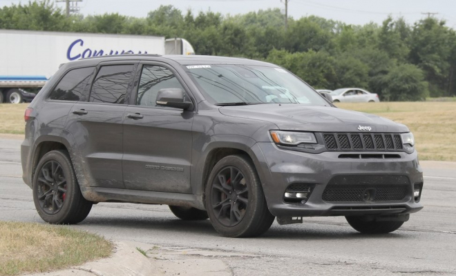 Jeep Grand Cherokee Trackhawk: 716koňové superSUV nafoceno bez maskování