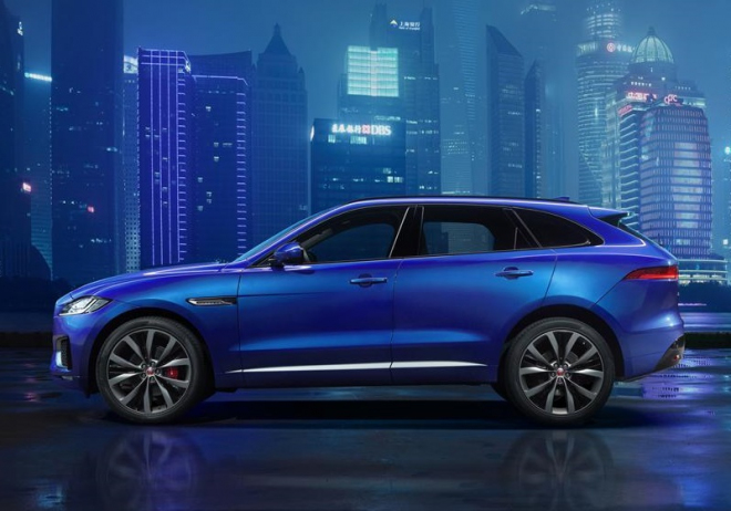 Sériový Jaguar F-Pace odhalen bez kamufláže, na prvním a jediném záběru (video)