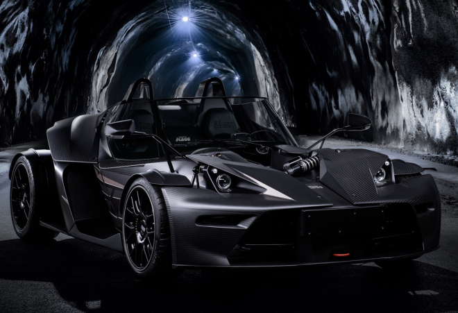 KTM X-Bow Black Edition má 320 koní a karbon, kam se podíváte