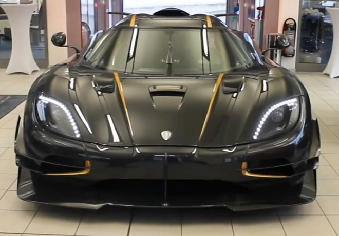 Koenigsegg One:1 předvedl svůj zvuk, Agera R jízdu 350 km/h na dálnici (videa)