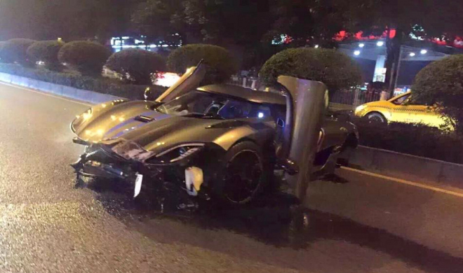 Koenigsegg Agera R havaroval v Číně, jeho 1 000 koní se rozuteklo po dálnici (foto, video)