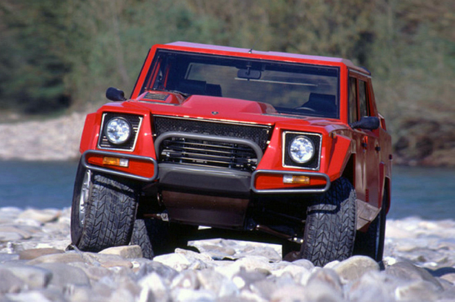 Lamborghini LM002: Rambo Lambo mělo motor 7,2 V12 a nádrž na 290 litrů paliva