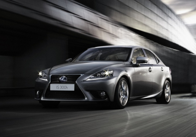 Lexus IS 300h a IS 350 2013: nové fotky, video a řada dalších detailů