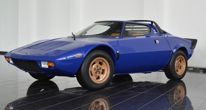 K mání je Lancia Stratos Stradale v původním stavu, sláva z ní teče všemi otvory