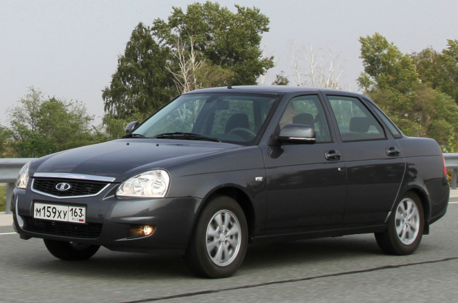 Lada Priora 2014: facelift přivál nový interiér, zevnějšek ponechal ve 20. století