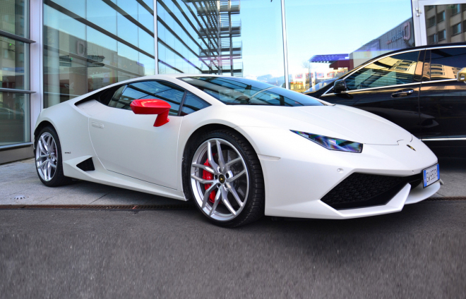 Tohle je Huracán šéfa Lamborghini. Přijel s ním do Ženevy, asi je lepší než letadlo (foto)