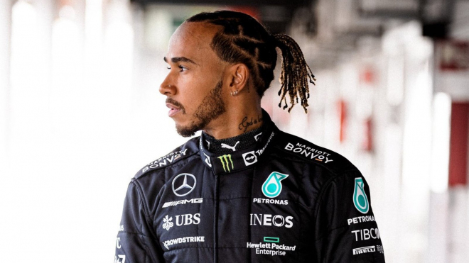 Lewis Hamilton není jen sedminásobný mistr světa, je to i sedmilhář, novými fotkami usvědčil sám sebe