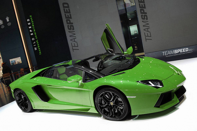 Lamborghini Aventador LP700-4 Roadster: debut již za pár měsíců v Ženevě