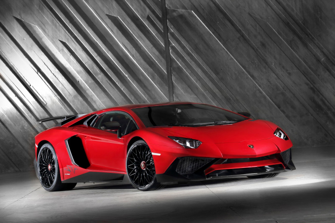 Lamborghini Aventador s pohonem zadních kol nebude, prý je na to moc silný