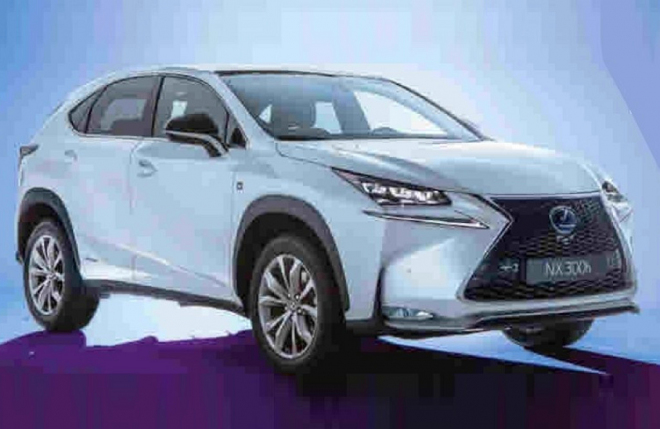 Lexus NX: sériová verze odhalena na nových fotografiích, tentokrát už celá