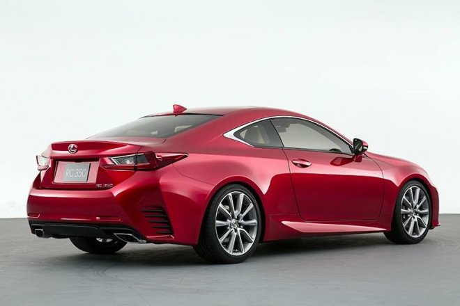 Lexus RC 2014: kupé detailněji, ukázalo zadní žebra i nové vnitřní podsvícení