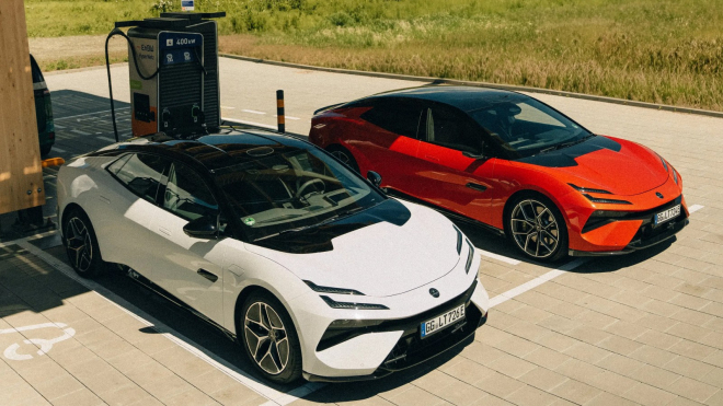 Další automobilka odpískala plán prodávat jen elektrická auta, v jejím případě to byl totální nesmysl