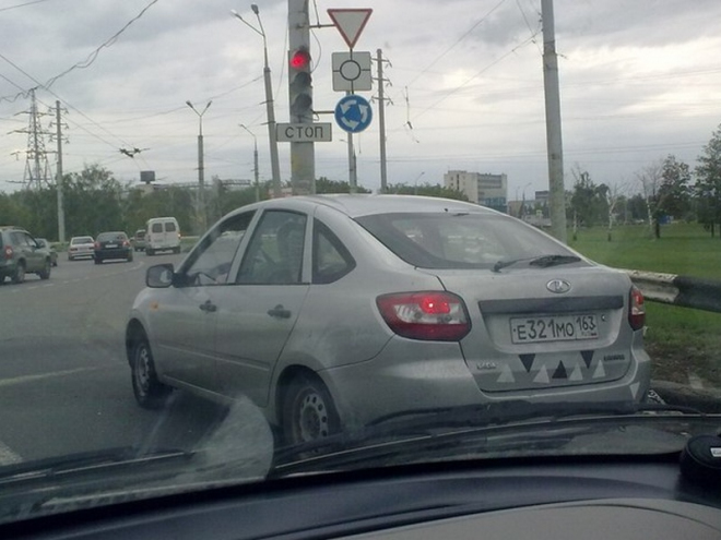 Lada Granta dorazí i jako liftback, byla přistižena prakticky bez maskování