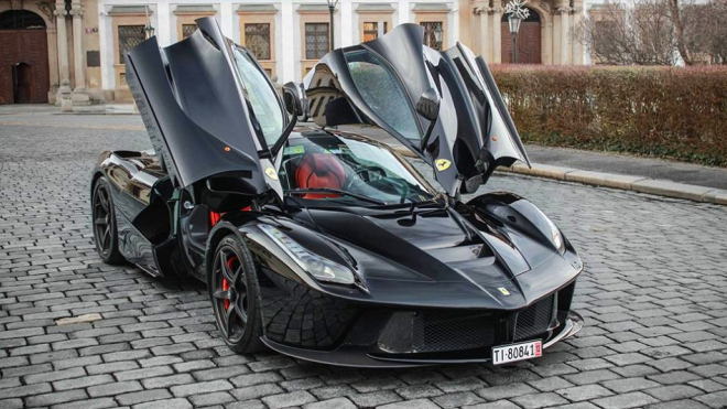 LaFerrari řádící v Praze ukazuje, jak zní vytočená V12 v Letenském tunelu (video, foto)