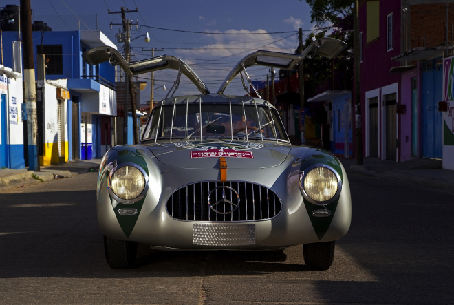 Mercedes AMG GT se nechá inspirovat Gullwingem z roku 1952. Tedy až na dveře