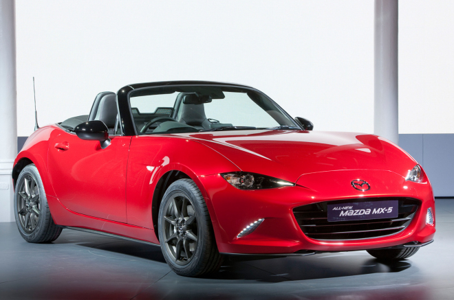 Nová Mazda MX-5 odhalena, je lehčí, kratší, nižší a širší