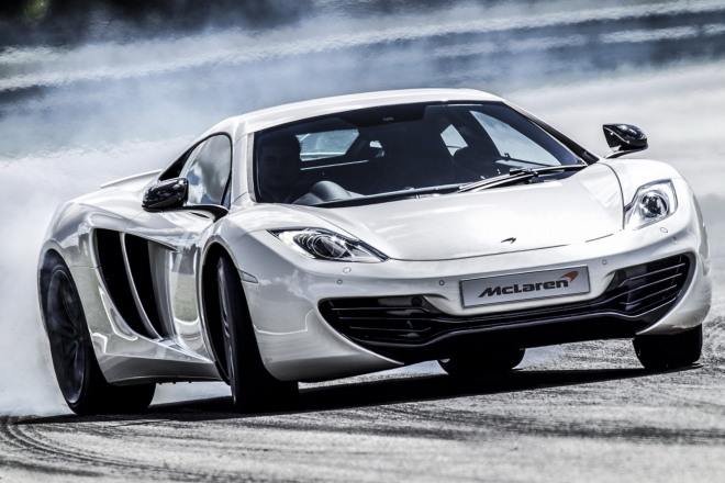 McLaren MP4-12C 2012: lehkým faceliftem proti těžkým soupeřům