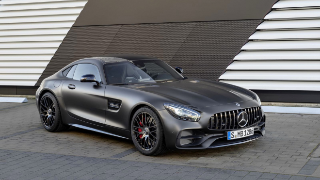 Mercedes-AMG GT 2017 dostal několik novinek, vyšší výkon i kupé ve verzi GT C