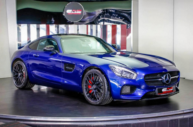 Mercedes-AMG GT S v modré barvě je docela zvláštní zjev (foto)