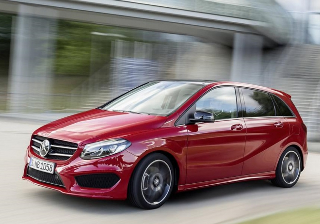 Mercedes B 2015: jemný facelift si pohrál s vizáži, cenu zvedl