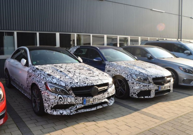 Nový Mercedes C 63 AMG nafocen zvenčí a zevnitř jako sedan i kombi 