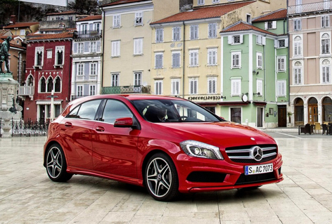 Mercedes A 2012 v nové galerii 130 fotek, třeba i v červené