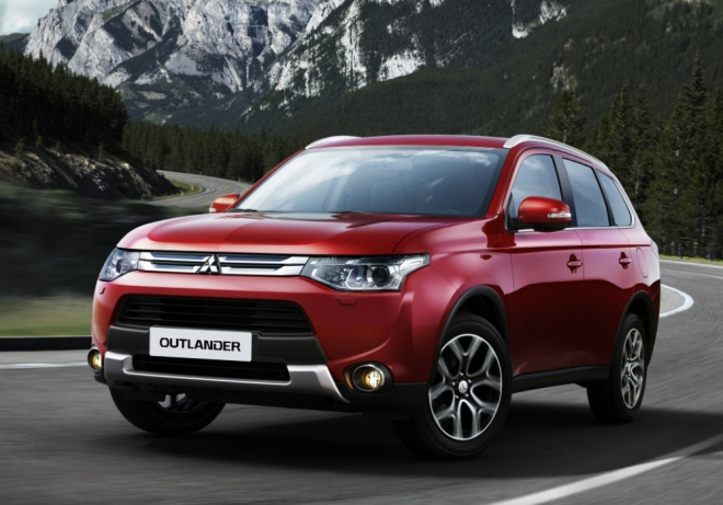 Mitsubishi Outlander 2014,5: malý facelift přinesl inovovaný vzhled i podvozek