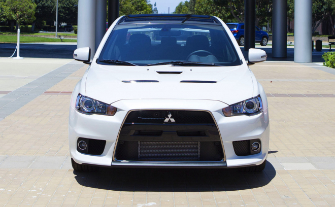 Mitsubishi Lancer Evo Final Edition na živých foto je hezká, ale smutná podívaná