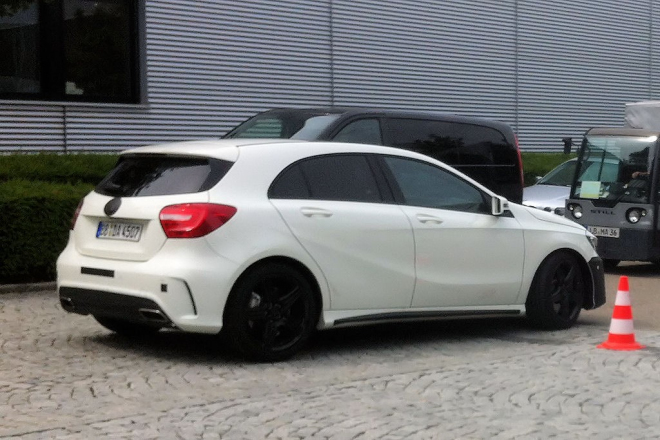 Mercedes A45 AMG odhaluje další svá tajemství