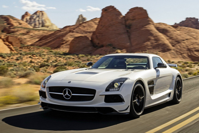 Mercedes SLS AMG Black Series: další fotky černého medvěda (+ video)