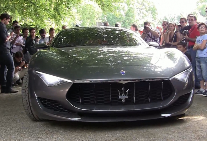 Maserati Alfieri se ukázalo na videu v pohybu, jeho osmiválec zní skvěle