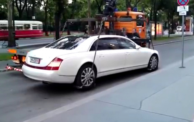 Jak vyzrát na odtahovku? Kupte si Maybach, s ním si neporadí (video)