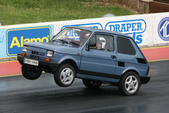 Fiat 126p s motorem V8: 650koňový Maluch pojede skoro všechno