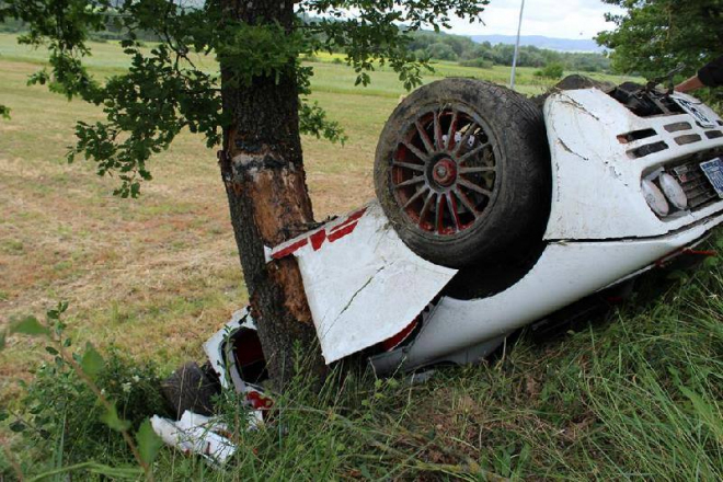 Další McLaren F1 skončil v troskách. Mr. Bean u toho byl, vůz ale neřídil (+ video)