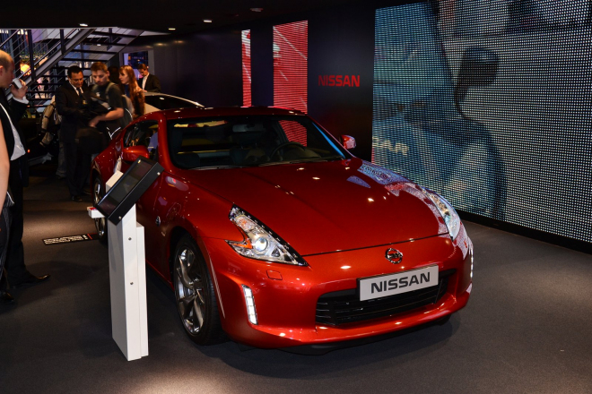 Nissan 370Z 2012: facelift pro Evropu se ukáže v Paříži, vedle sériového Juku Nismo (+živé foto, doplněno)