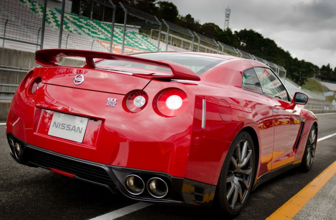 Nissan GT-R 2013 detailně: stovka za 2,7 s, Nordschleife zdolaná v čase 7:18