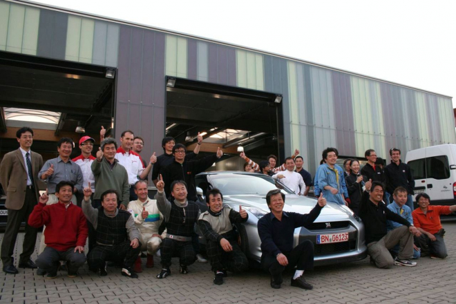 Nissan GT-R poráží Porsche 911 GT2 na Nordschleife, na ZR1 ale pořád nemá