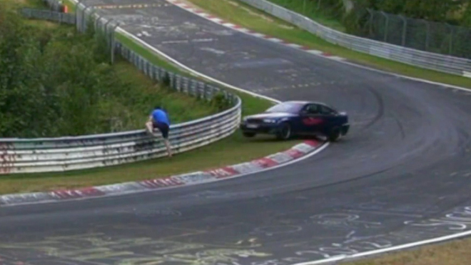 Když na Nordschleife zůstane na trati rozlitý olej, končí legrace (video)