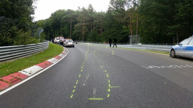 Nordschleife znovu zabíjela, 67letý řidič zemřel po nárazu do bariéry