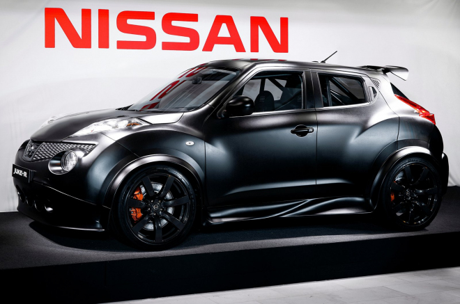 Nissan Juke-R je hotov, podívejte se na jeho první fotografii