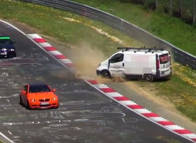 Na Nordschleife bourají i dodávky. A ne zrovna při lehké chůzi (video)