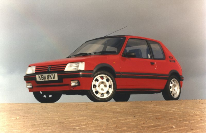 Ostrá historie Peugeotu: od legendy 205 GTi po 208 GTi