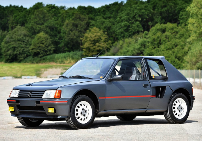 Peugeot 205 T16: silniční verze speciálu skupiny B neznala slovo kompromis